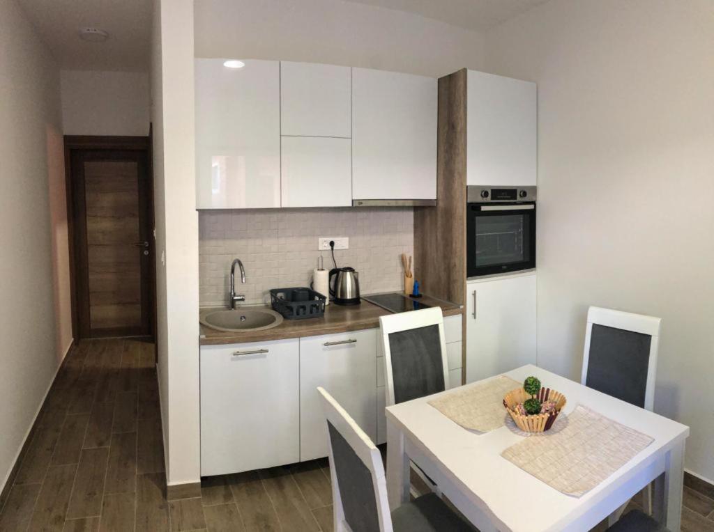 Apartmani Cupara Tivat Exterior photo